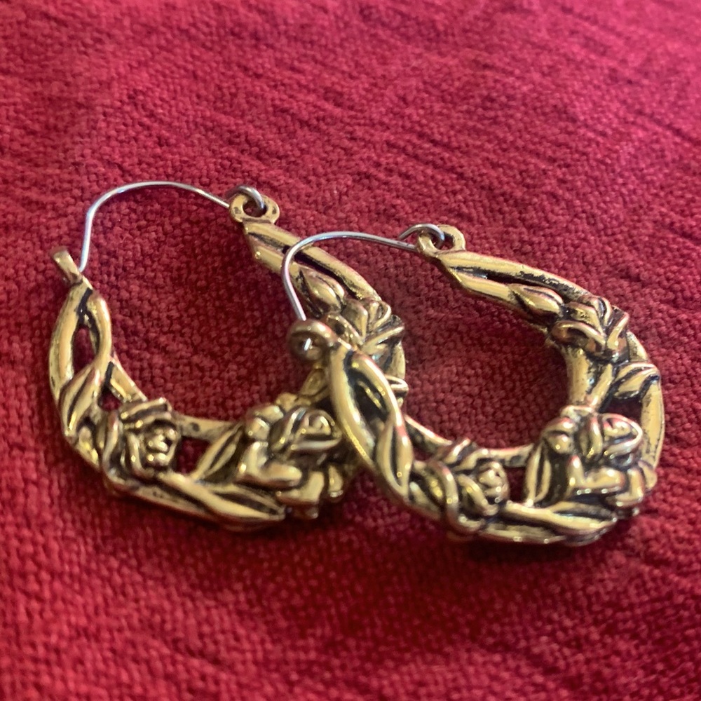 Cute Vintage Costume Gold Rose Floral Hoops